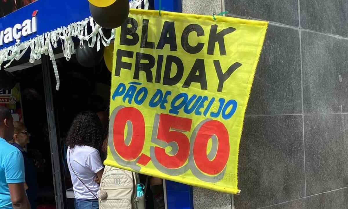 'Pão de queijo a R$ 0,50': Cartaz da Black Friday em BH viraliza no Twitter - Reprodução Redes Sociais