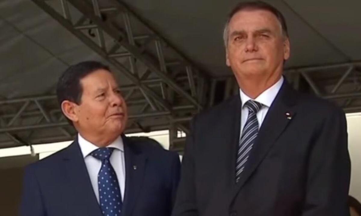 Bolsonaro ignora Mourão durante evento militar no Rio de Janeiro - Reprodução/TV Brasil