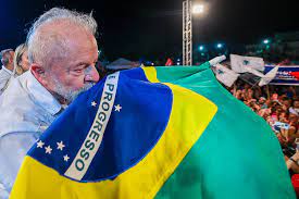 Bolsonaristas espalham fake news que Lula morreu e foi trocado por um sósia - RICARDO STUKERT/PT