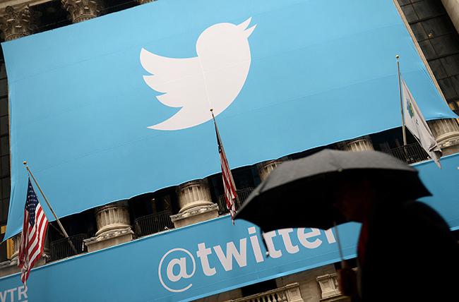Twitter suspende política de avisos de fake news relacionada à Covid - Emmanuel DUNAND / AFP