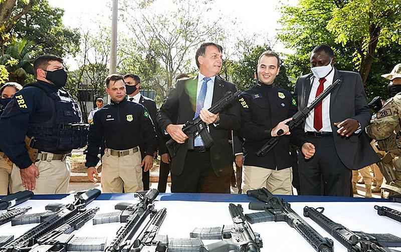 Grupo de transição de Lula diz que 112 armas legais são desviadas por mês na gestão Bolsonaro - Carolina Antunes/PR
