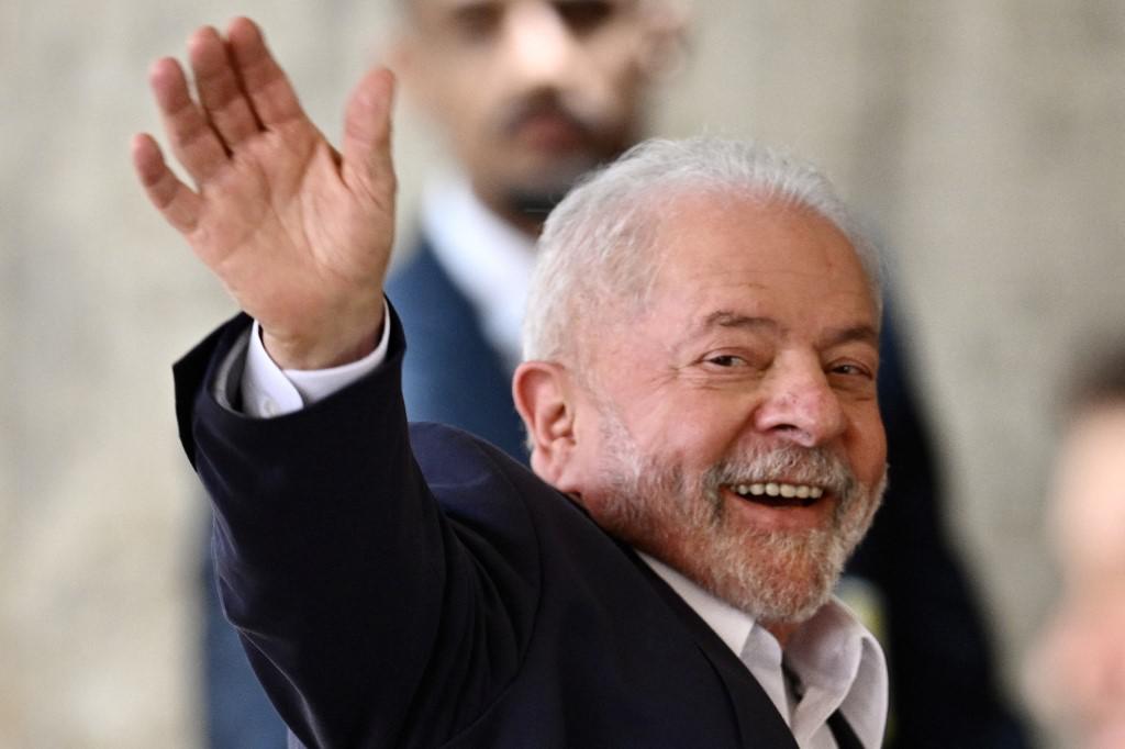 Lula usa jatinho pago pelo PT para viajar a Brasília após polêmica com aeronave de empresário - EVARISTO SA / AFP