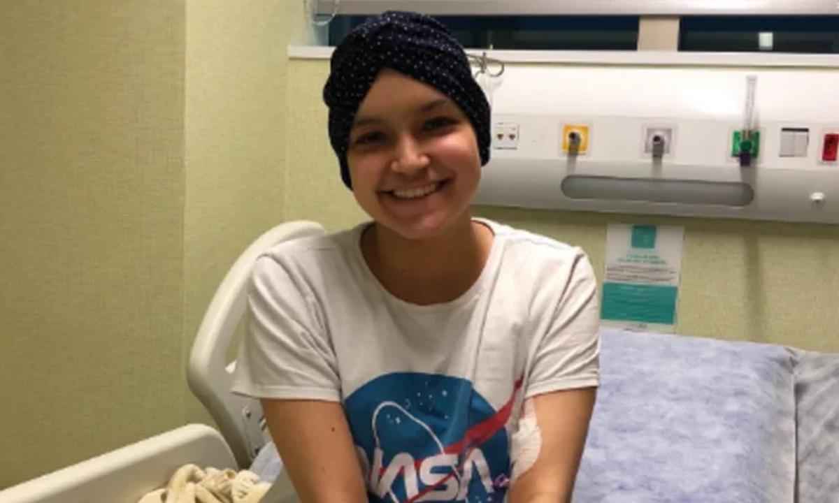 Mineira de 17 anos cria vaquinha para tratar câncer raro na Espanha - Giovanna Letícia/Reprodução/Redes Sociais