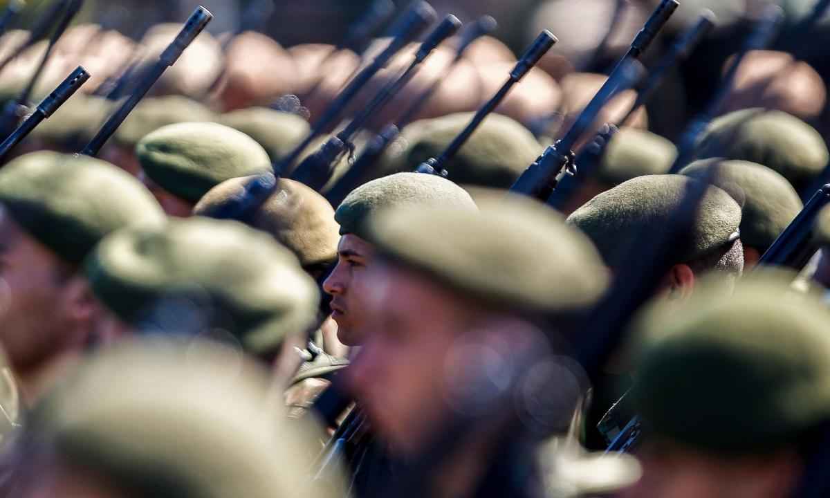 A 'ambição de poder' e a volta dos militares à caserna - Miguel Schincariol/AFP