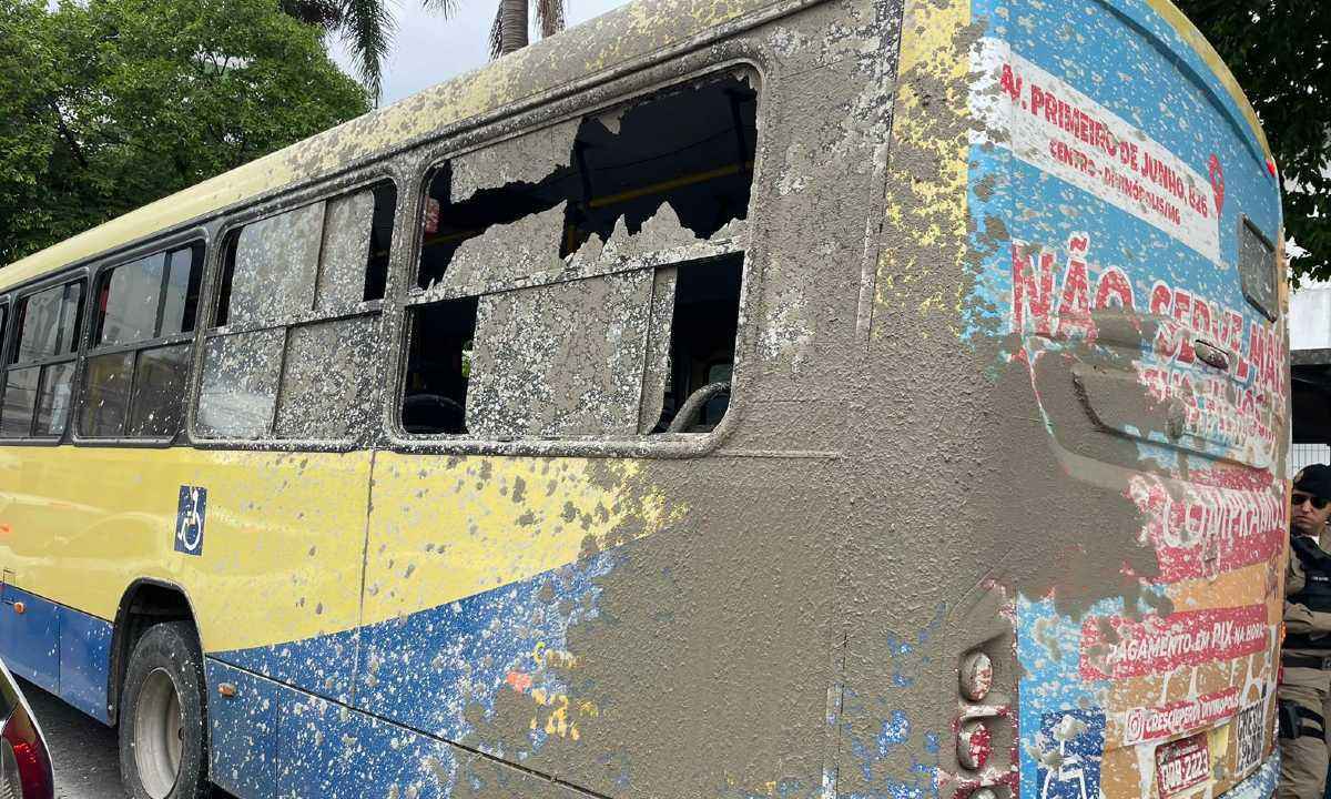 Bomba de concreto de caminhão estoura e atinge ônibus e idosos - Divulgação/Samu