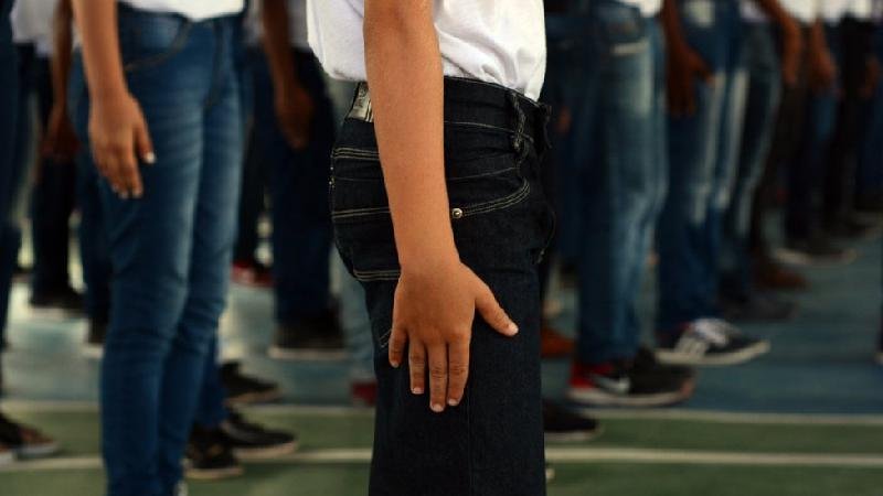 'A comunidade não vai aceitar': os planos do governo Lula de encerrar programa de escolas cívico-militares - BBC