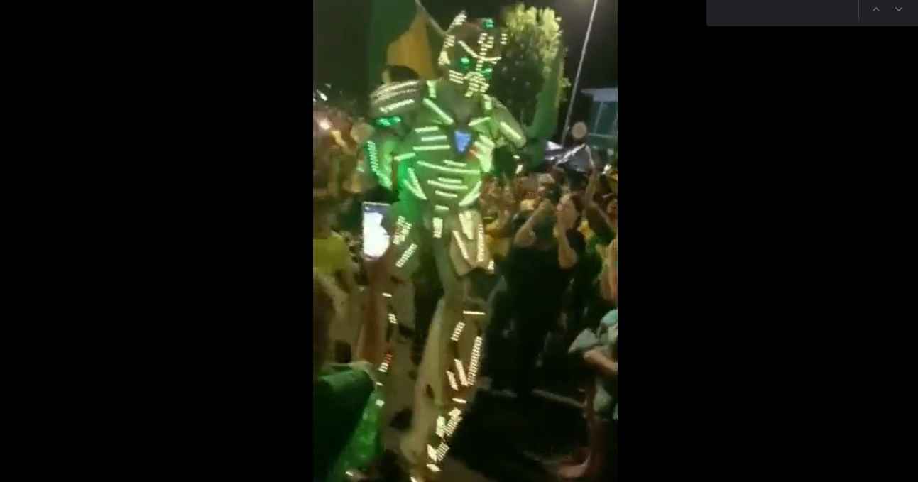 Protesto bolsonarista tem desfile de 'robô' verde-amarelo; veja vídeo - Reprodução/Redes sociais