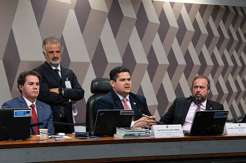 Corrida para pagar o Bolsa-Família de R$ 600 - Roque de Sá/Agência Senado