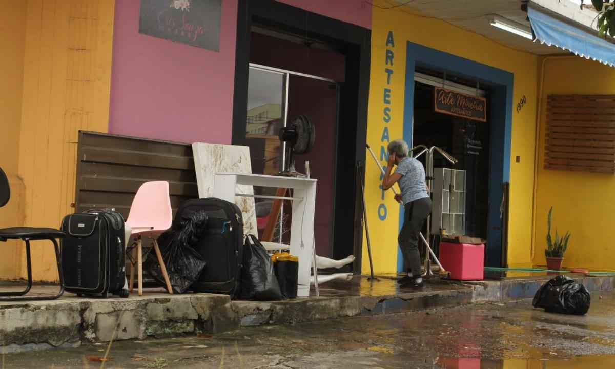 Chuva em BH: CDL orienta comerciantes sobre relatório de danos - Edésio Ferreira/EM/D.A Press