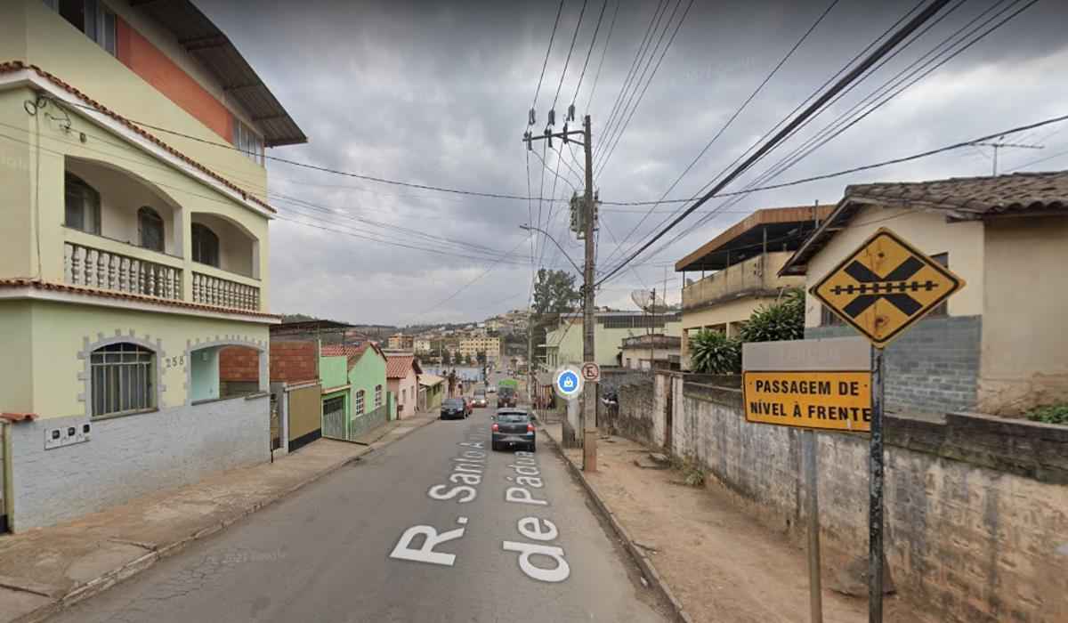 Dupla mata homem a tiros e deixa adolescente ferido em Conselheiro Lafaiete - Google Street View