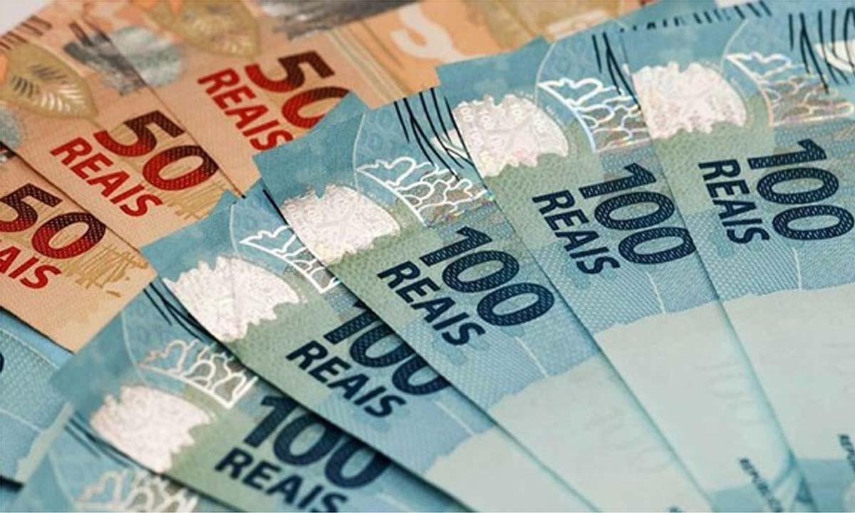 Bolsonaro assina medida que eleva salário mínimo a R$ 1.302 - Pixabay