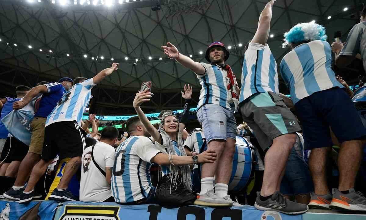 Bastidores da Copa: festa imbatível dos argentinos - Juan Mabromata/AFP
