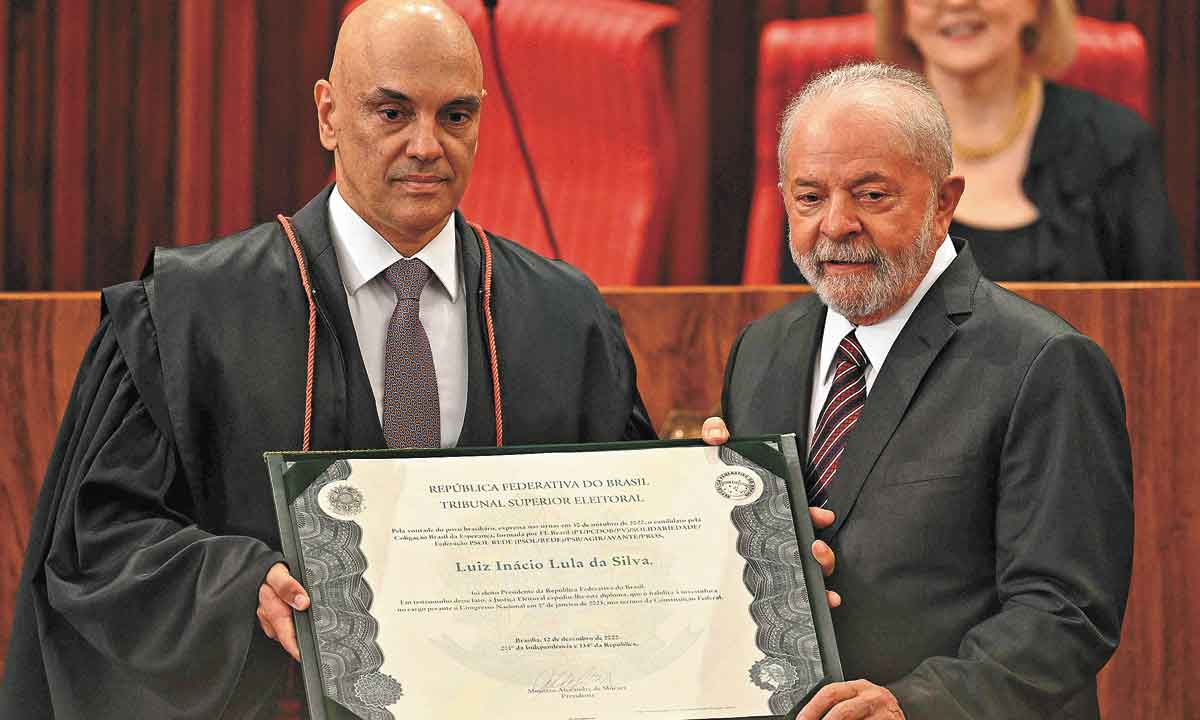 Senhores e vassalos na história da democracia brasileira de um lado - Evaristo Sá/AFP