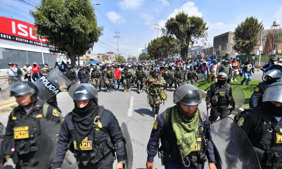 Peru declara estado de emergência em todo país por protestos violentos - Diego Ramos / AFP