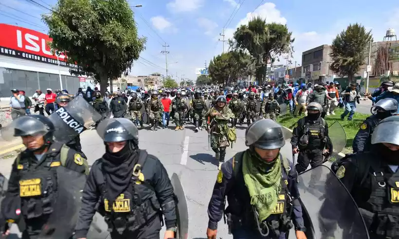 Protestos no Peru deixam centenas de turistas presos na região de Machu Picchu - Diego Ramos / AFP