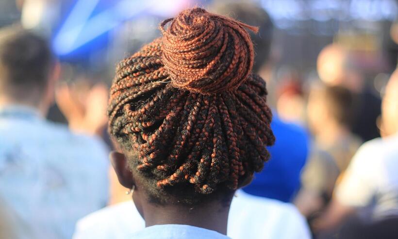 Anvisa dá alerta sobre produtos para trançar cabelos -  Orna Wachman/ Pixabay 
