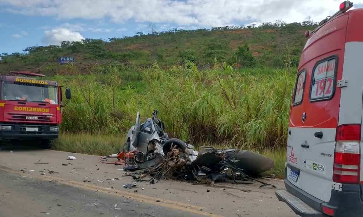 Homem morre, e duas mulheres ficam feridas após forte colisão em Minas - Corpo de Bombeiros/Divulgação