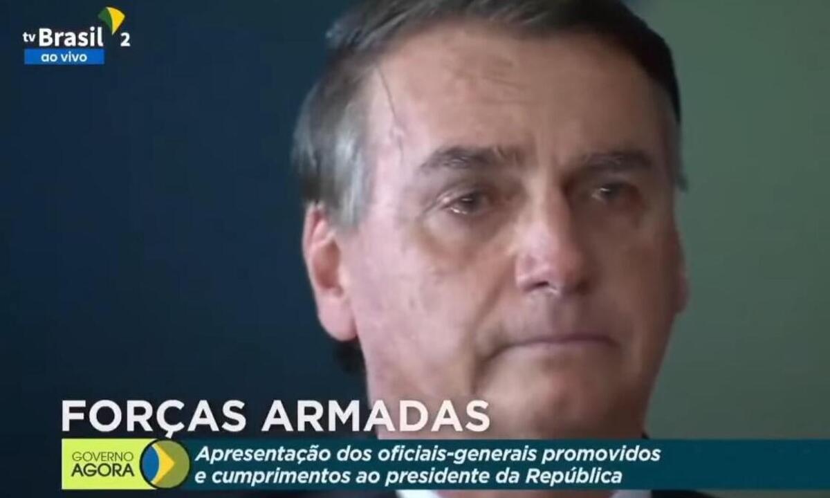 Carlos lamenta críticas a Bolsonaro: 'Não pode estalar dedos e resolver' - YouTube/Reprodução