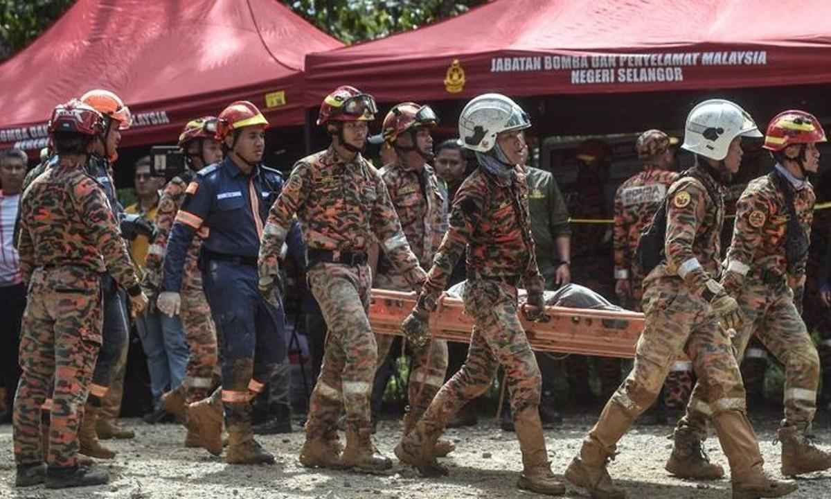 Deslizamento de terra deixa 19 mortos e 14 desaparecidos na Malásia - ARIF KARTONO/AFP