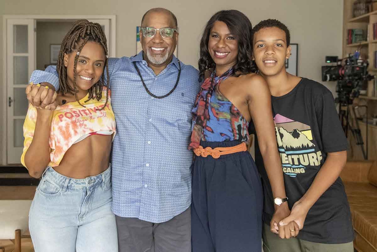 Ailton Graça deixa tipos boêmios de lado para viver Monteiro em 'Travessia' - FOTOS: Fábio Rocha/Globo