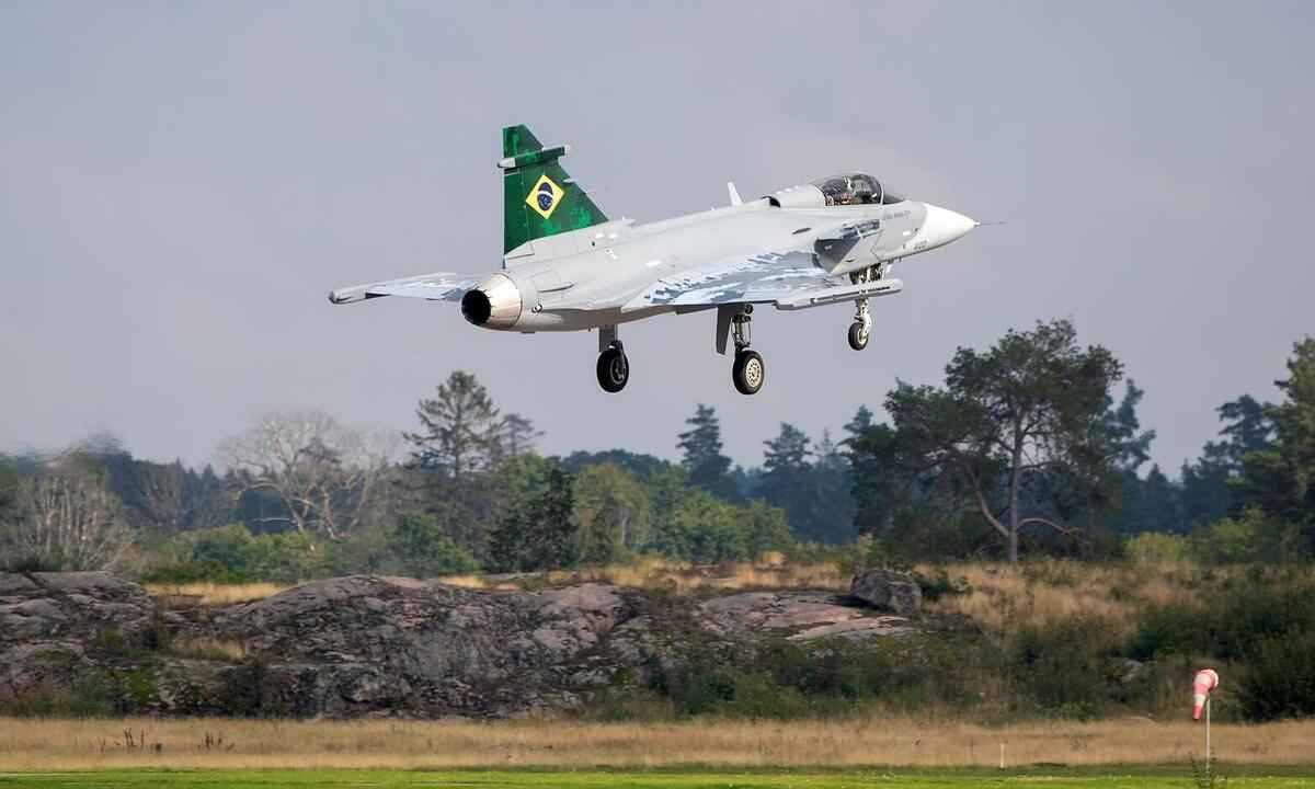 Brasil passa a operar caças suecos, os mais avançados da América Latina -  STEFAN JERREVANG/AFP