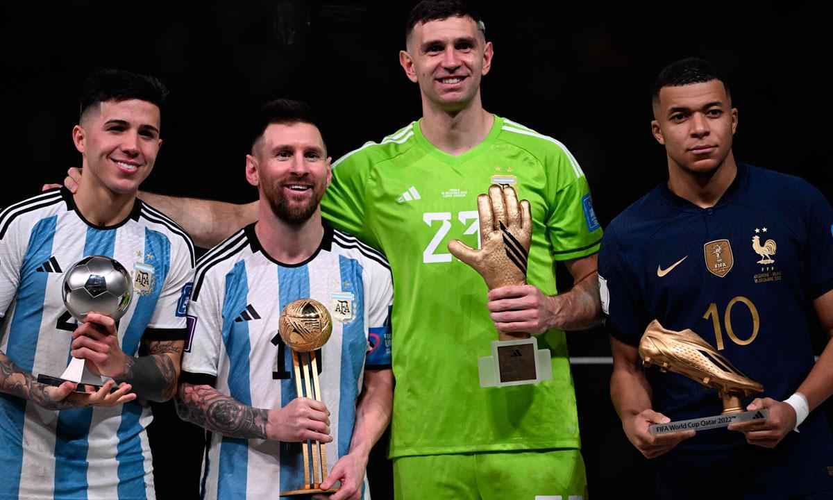 Enzo Fernández (ARG), Messi (ARG), Emiliano Martínez (ARG) e
Mbappé (FRA)