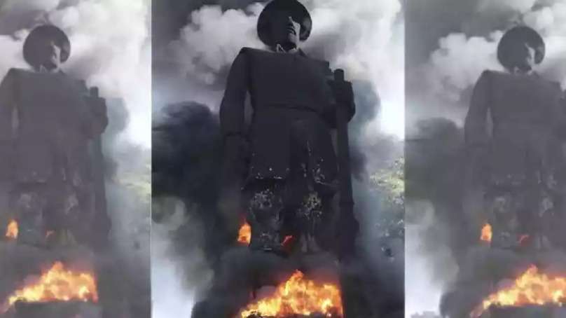 Justiça de SP:  motoboy que incendiou estátua de Borba Gato é condenado  - Foto: Redes Sociais/Reprodução