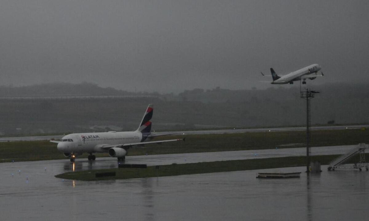 Greve de aeronautas se aproxima de viagens de Natal com atrasos em voos - Gladyston Rodrigues/EM/D.A Press