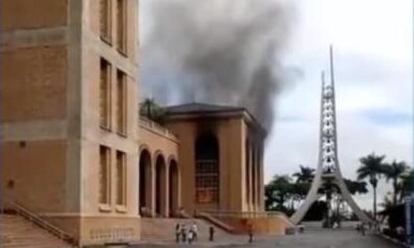 Incêndio atinge capela do Santuário de Aparecida - Instagram/Reprodução