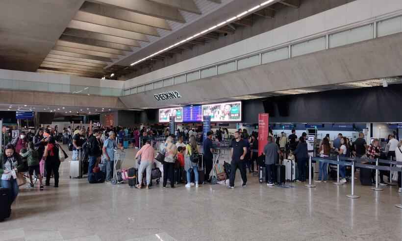 Greve dos aeronautas atrasa voos em Confins às vésperas do Natal - Edesio Ferreira/EM/D.A Press