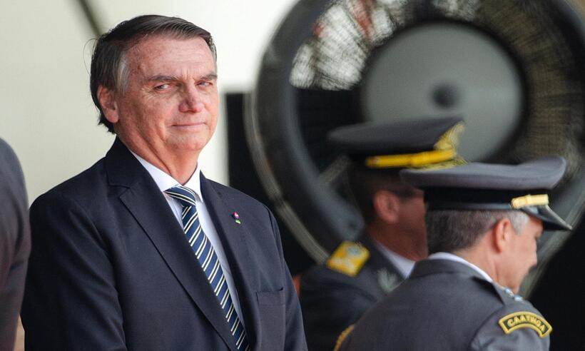 Bolsonaro assina indulto de Natal a militares que cometeram crime culposo  - TÉRCIO TEIXEIRA / AFP