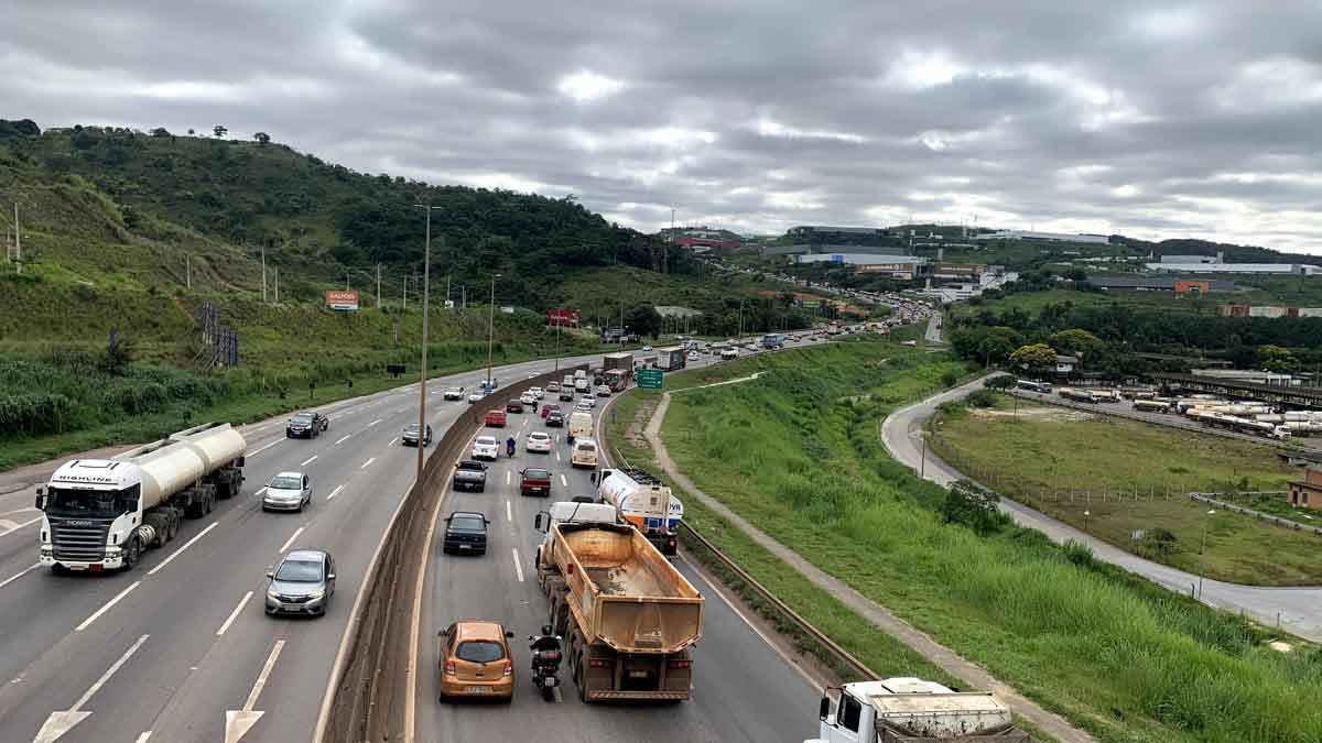 Alerta nas estradas: perigo ronda as rodovias de Minas - Edésio Ferreira/EM/D.A Press - 24/12/21