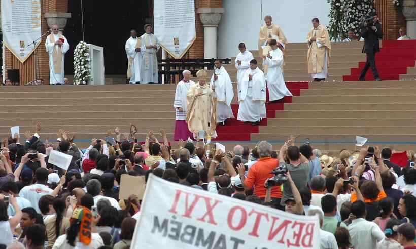 Bento XVI esteve no Brasil em 2007 e canonizou Frei Galvão - Juarez Rodrigues/Estado de Minas - 13/05/2007 
