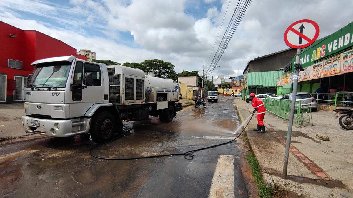 Inundação na Vilarinho volta a trazer prejuízos a comerciantes - Jair Amaral/EM/D.A.Press