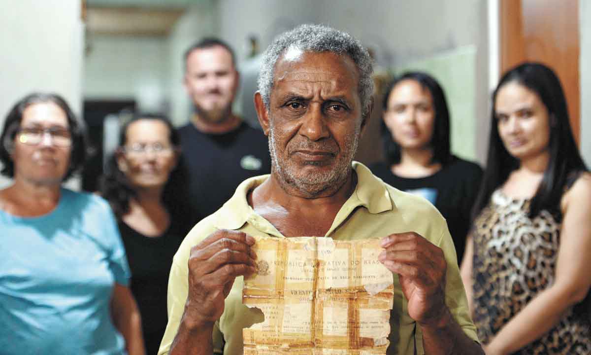 Esperança: dois homens e uma mulher buscam os pais biológicos - TÚLIO SANTOS/EM/D.A PRESS 