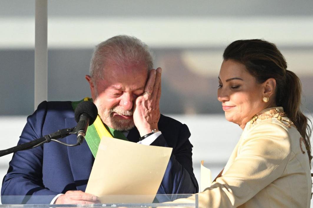 Lula chora em discurso ao lembrar de catador: 'Me ajuda' - Evaristo Sa/AFP