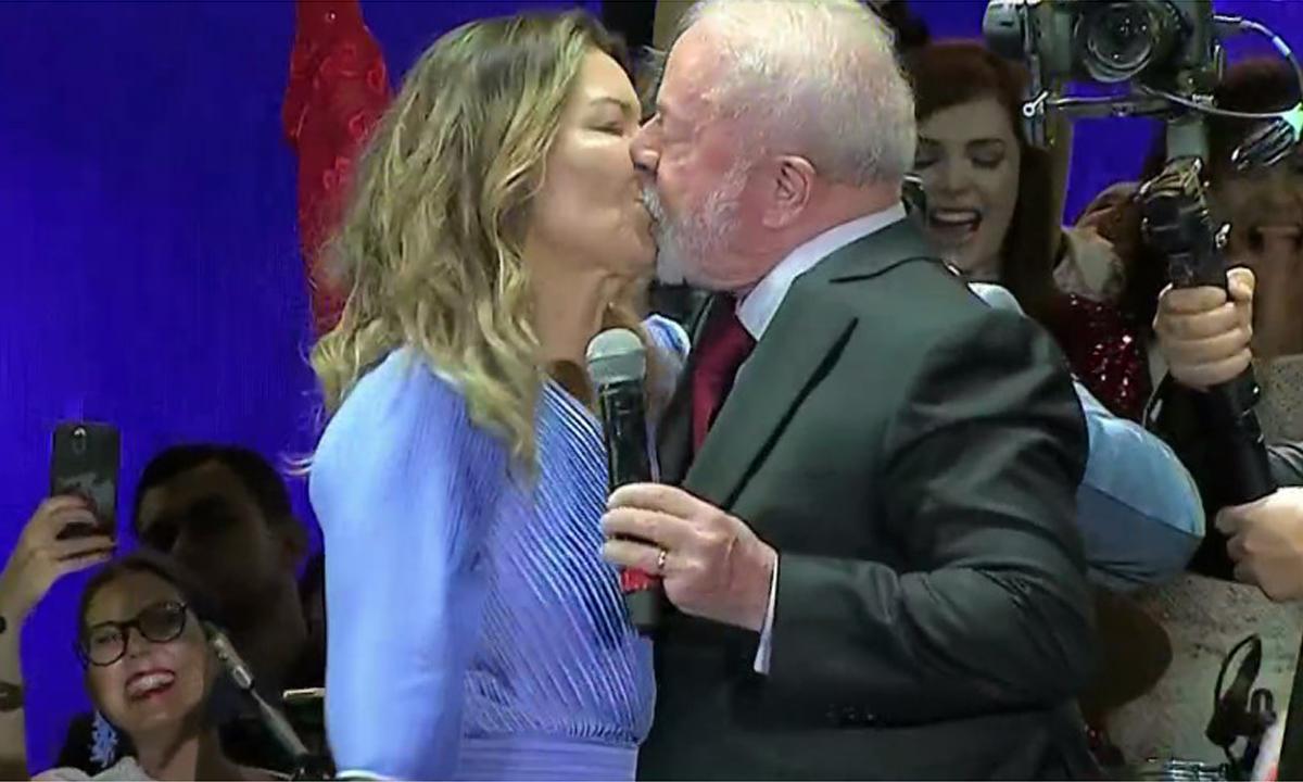 Lula beija Janja, que comenta: 'Meu boy é demais' - Globonews/Reprodução