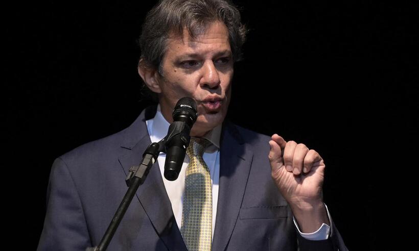 Haddad: meta é reduzir o deficit orçamentário de R$ 200 bilhões em 2023 -  DOUGLAS MAGNO / AFP