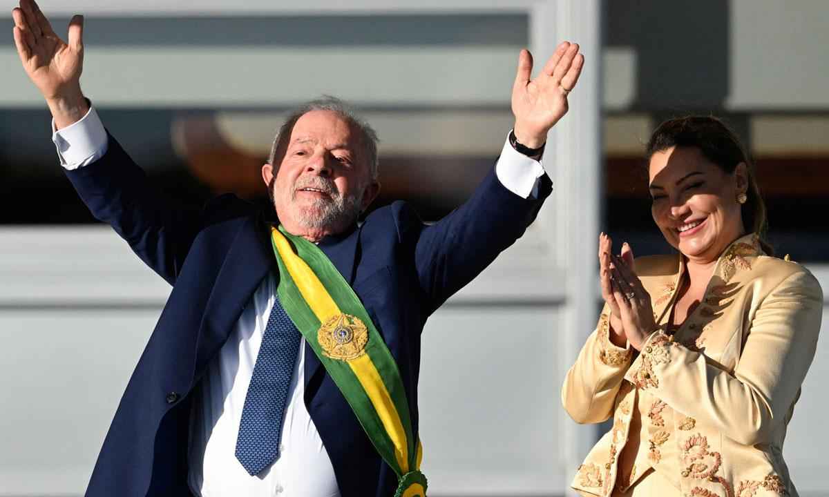 O povo paga o inchaço do governo Lula - Evaristo Sá/AFP