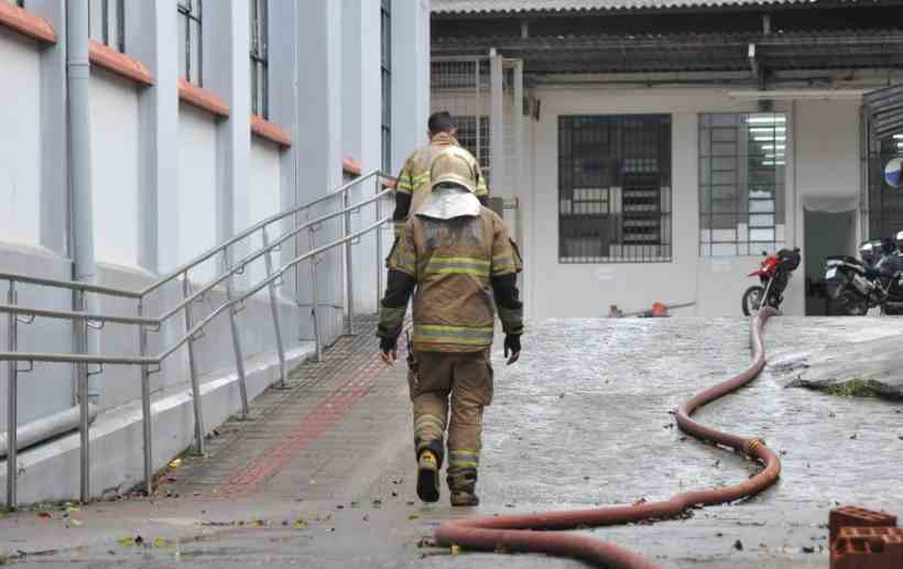 Bombeiros controlam incêndio no Instituto de Criminalística em BH - Gladyston Rodrigues/EM/D.A Press