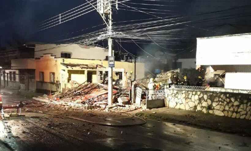 Explosões destroem duas casas em Juiz de Fora - SALA DE IMPRENSA CBMMG