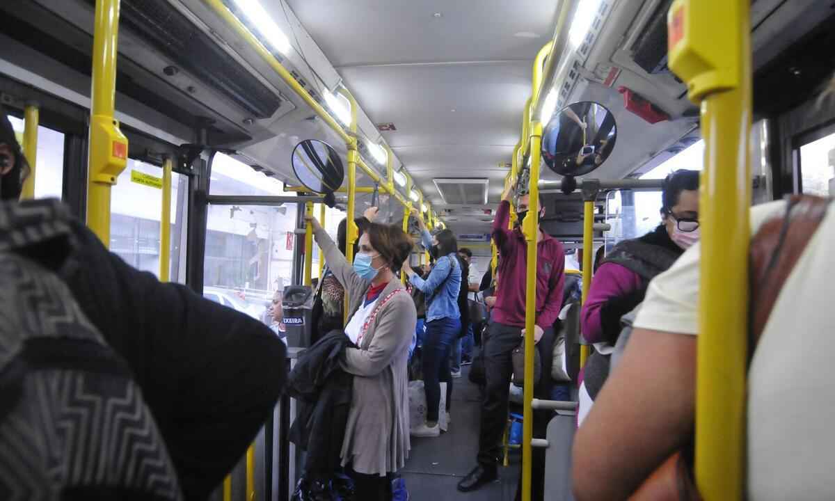 Passagem de ônibus na Grande BH ficará mais cara a partir de domingo - Alexandre Guzanshe/EM/D.A Press