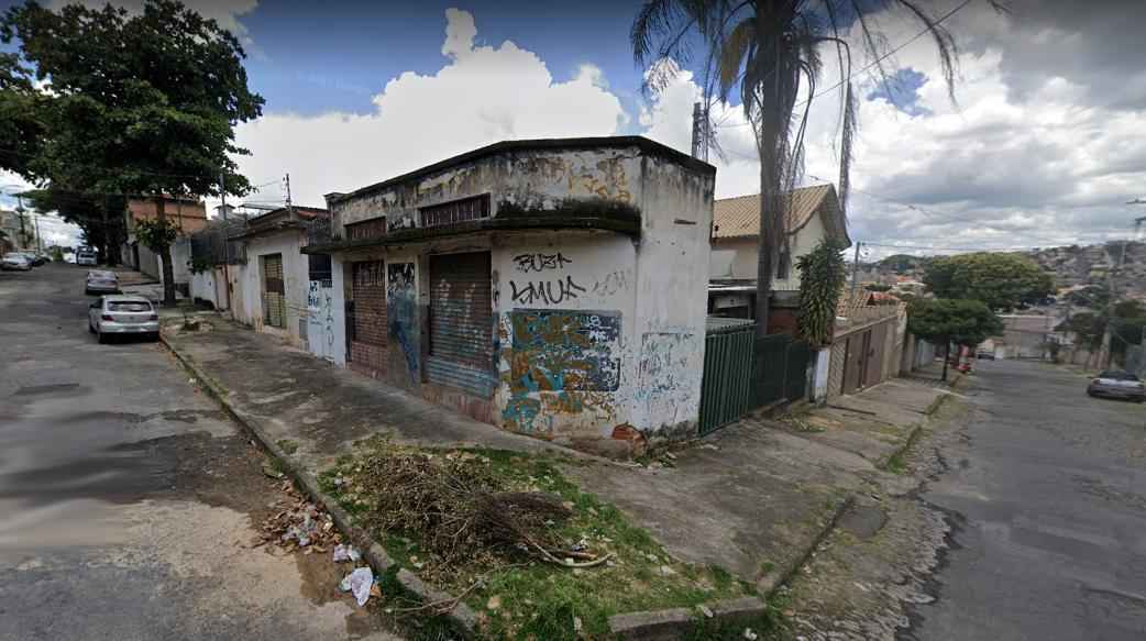 Idosa encontrada morta em poça pode ser 15ª vítima das chuvas em Minas - Reprodução/Google StreetView