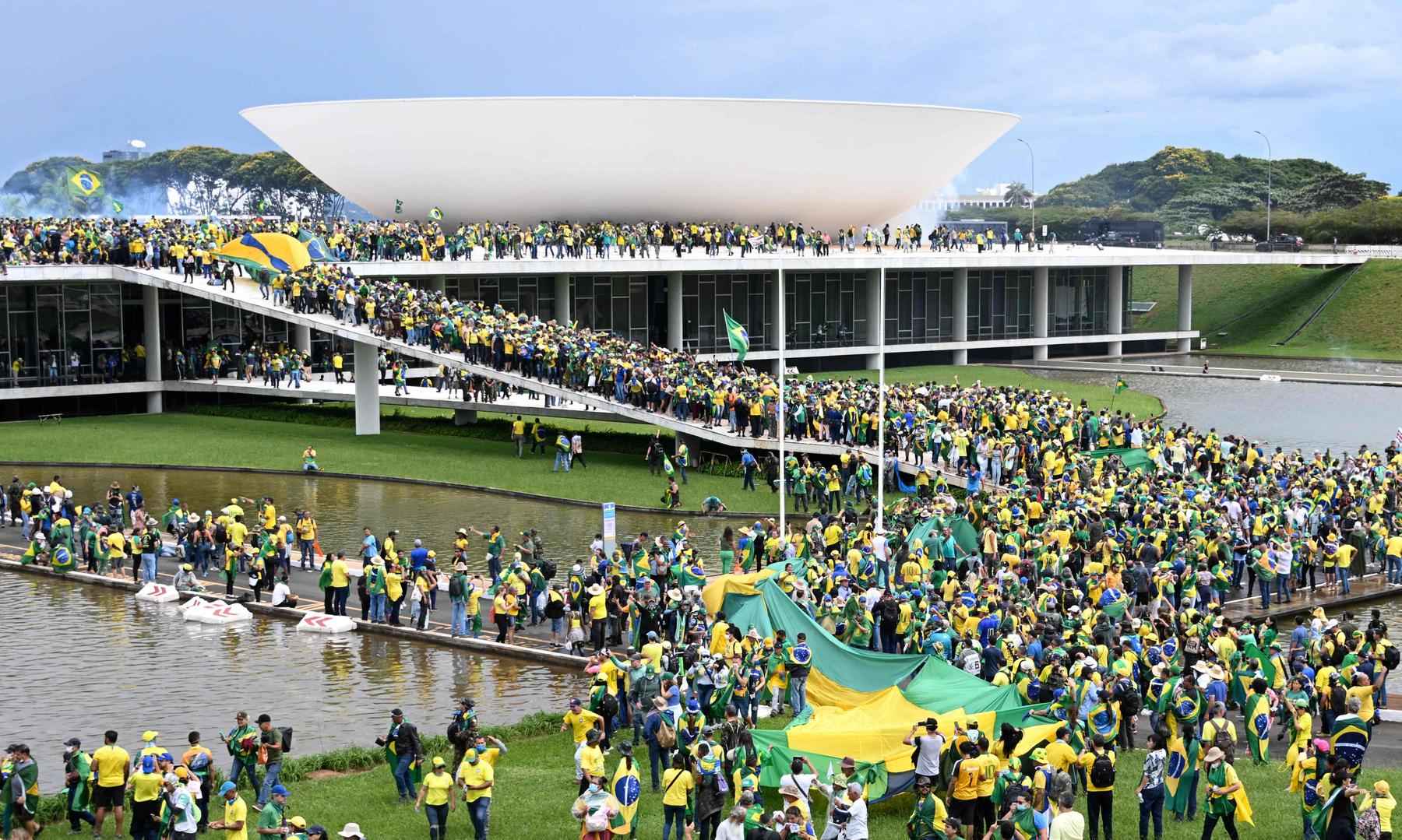 Empresários cobram reação a atentado em Brasília  - EVARISTO SA / AFP