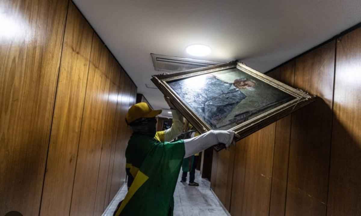 Mural de Di Cavalcanti e vitral no Congresso sofrem danos durante invasão - Gabriela Biló/Folhapress