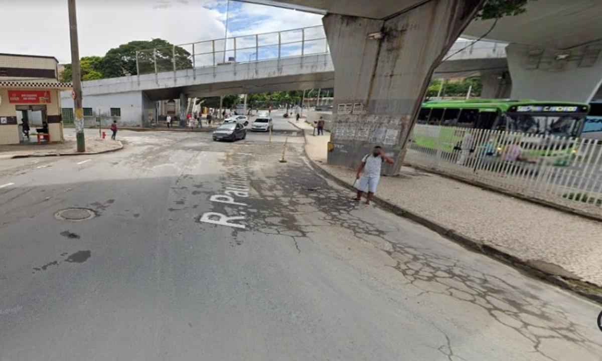 Homem morre atropelado por ônibus no Centro de Belo Horizonte - Google Street View/Reprodução