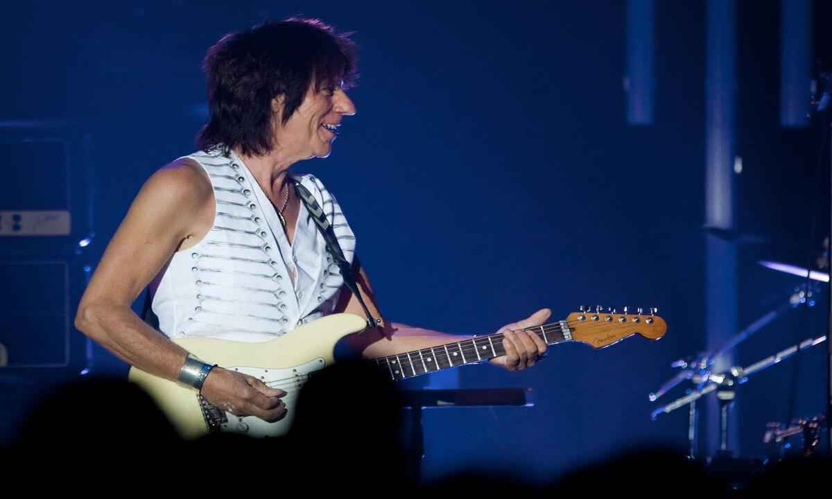 Guitarrista Jeff Beck morre aos 78 anos -  Fabrice COFFRINI / AFP