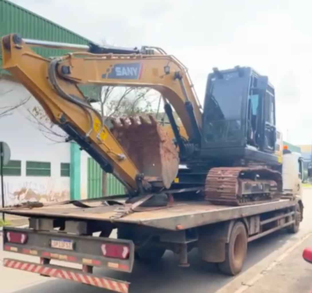 Escavadeira furtada com peso de 22 toneladas é devolvida ao dono - Policia Civil MG/divulgação