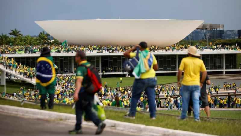 'CACs, precisamos de vocês': a convocação a donos de armas para invasão em Brasília - Reuters