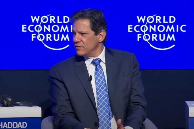 Saco cheio desse papo de imposto: vá produzir, Haddad, ao invés de só tomar - Reprodução/Youtube @World Economic Forum